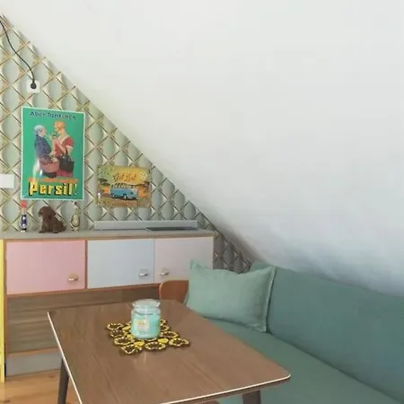 Retro Apartment *
